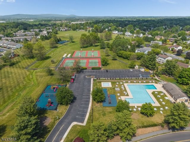 130 Locust Ct, Raritan Twp., NJ 08822