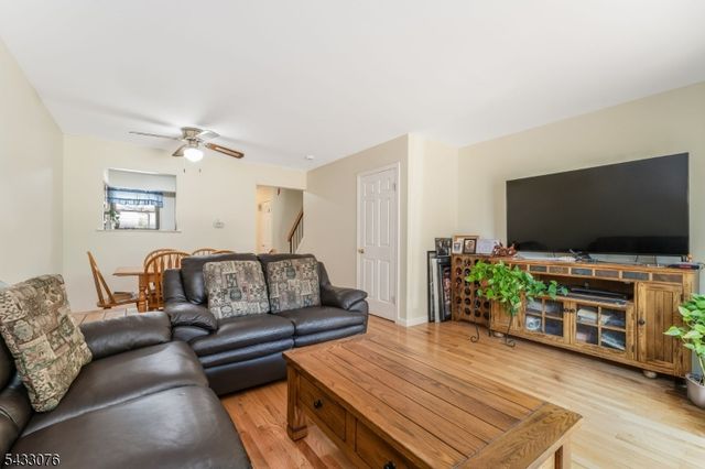 130 Locust Ct, Raritan Twp., NJ 08822