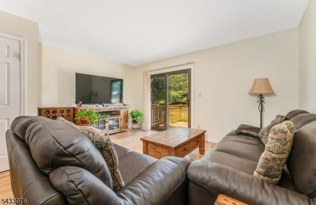 130 Locust Ct, Raritan Twp., NJ 08822