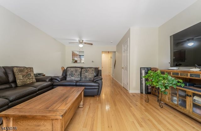 130 Locust Ct, Raritan Twp., NJ 08822
