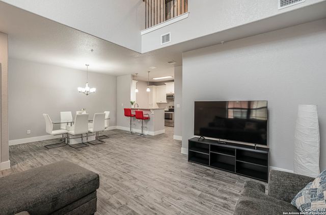 1606 Eckhert # 1402, San Antonio, TX 78240