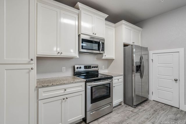 1606 Eckhert # 1402, San Antonio, TX 78240