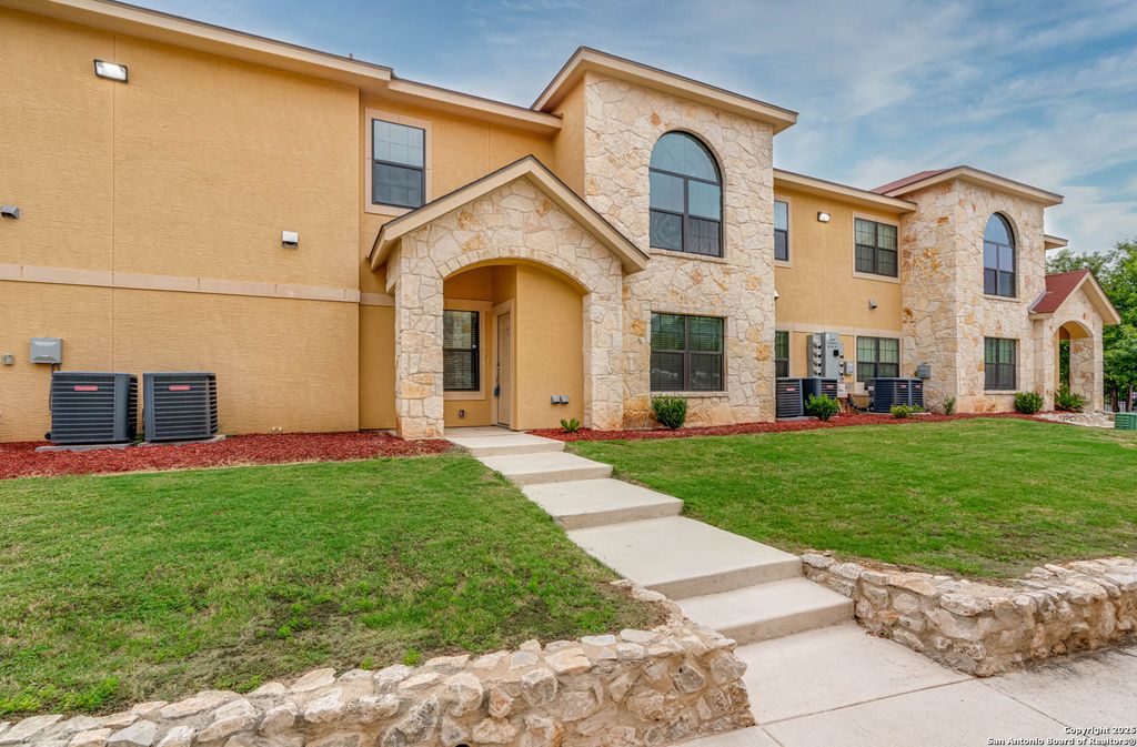 1606 Eckhert # 1402, San Antonio, TX 78240
