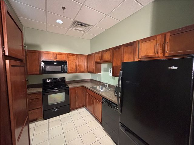 61 Cedar Avenue 6, East Greenwich, RI 02818