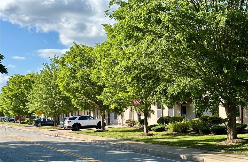 61 Cedar Avenue 6, East Greenwich, RI 02818