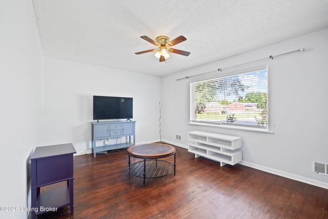 2520 Lamborne Blvd, Louisville, KY 40272