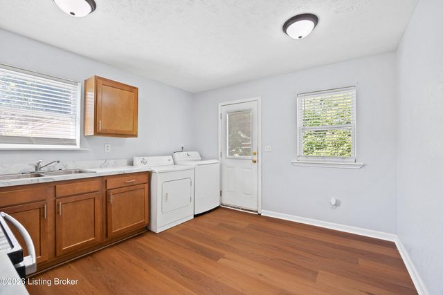 2520 Lamborne Blvd, Louisville, KY 40272