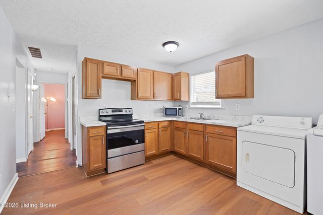 2520 Lamborne Blvd, Louisville, KY 40272