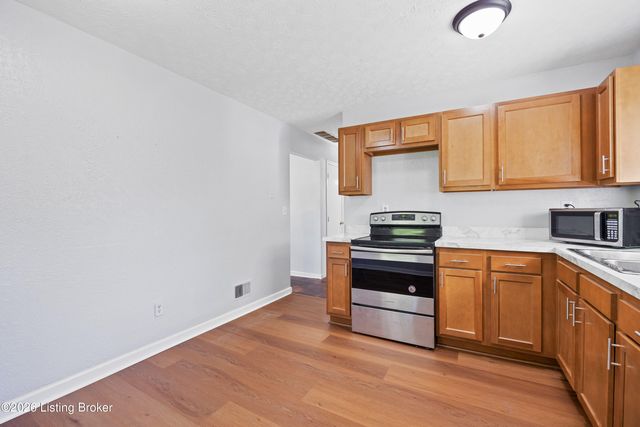 2520 Lamborne Blvd, Louisville, KY 40272