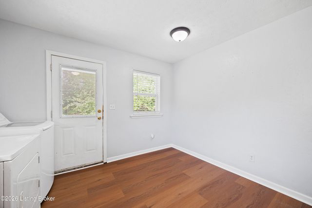 2520 Lamborne Blvd, Louisville, KY 40272