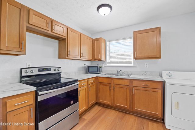2520 Lamborne Blvd, Louisville, KY 40272