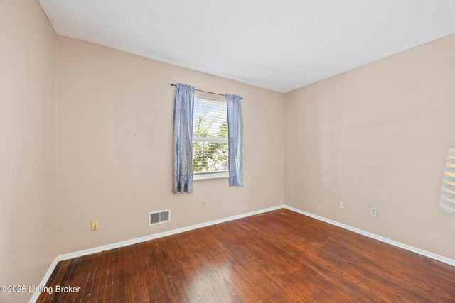 2520 Lamborne Blvd, Louisville, KY 40272