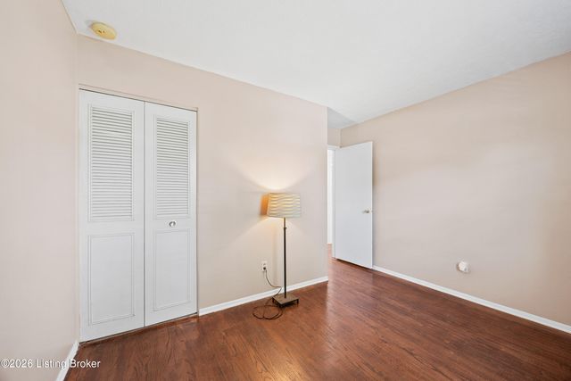 2520 Lamborne Blvd, Louisville, KY 40272