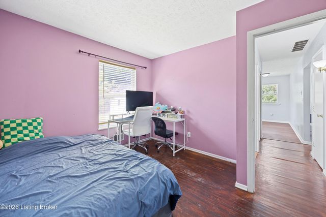 2520 Lamborne Blvd, Louisville, KY 40272