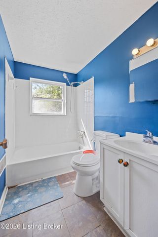 2520 Lamborne Blvd, Louisville, KY 40272