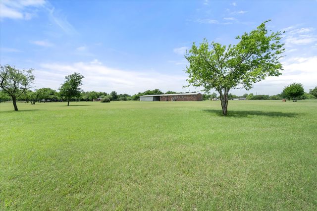 2101 RidgeView Drive, Cleburne, TX 76033
