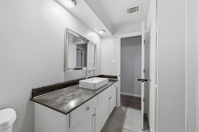 409 E Scotland Drive, Irving, TX 75062