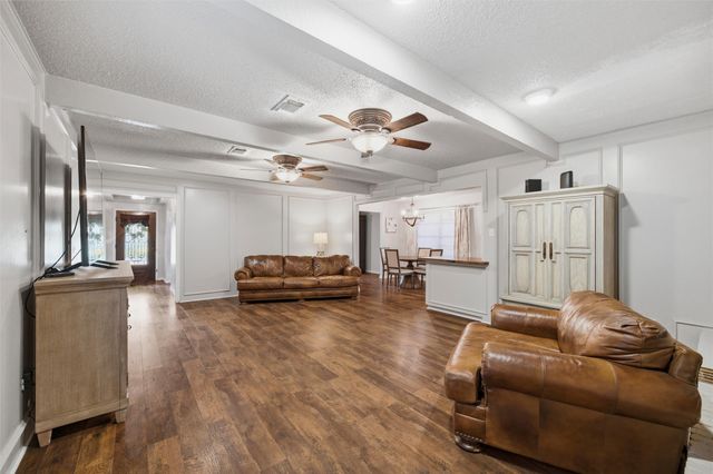 409 E Scotland Drive, Irving, TX 75062