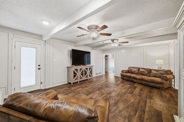 409 E Scotland Drive, Irving, TX 75062