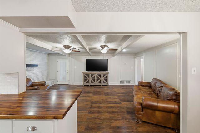 409 E Scotland Drive, Irving, TX 75062
