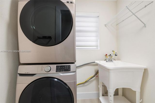 212 NW 103rd St, Miami, FL 33150