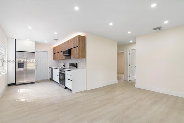 212 NW 103rd St, Miami, FL 33150