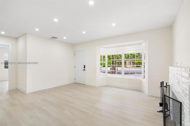 212 NW 103rd St, Miami, FL 33150