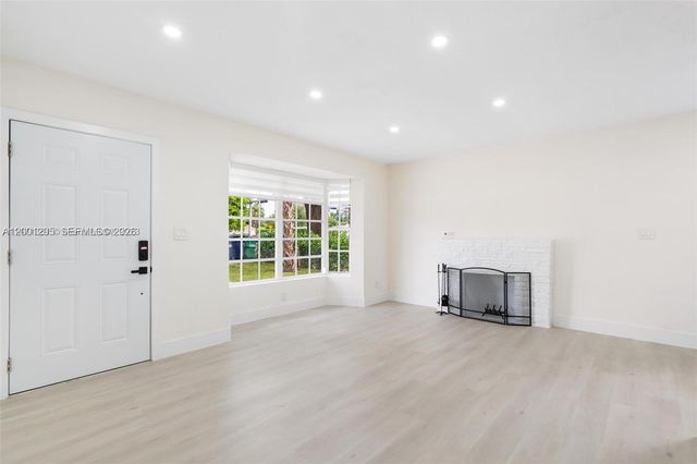 212 NW 103rd St, Miami, FL 33150