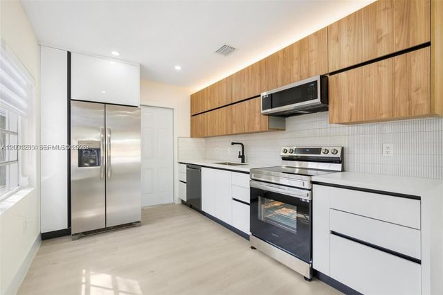 212 NW 103rd St, Miami, FL 33150