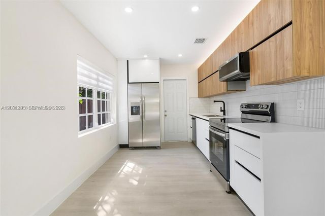 212 NW 103rd St, Miami, FL 33150