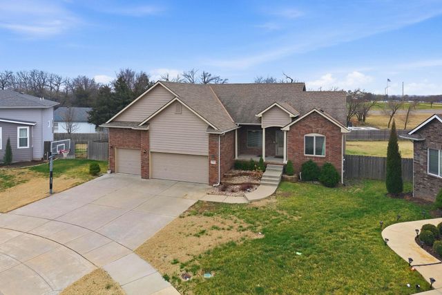 2801 N Emerson Cir., Derby, KS 67037