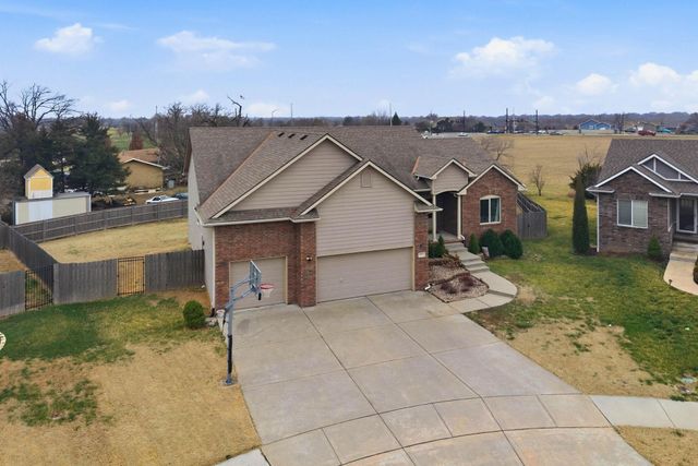 2801 N Emerson Cir., Derby, KS 67037