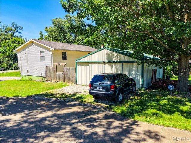 1307 E Chestnut Street, Desloge, MO 63601