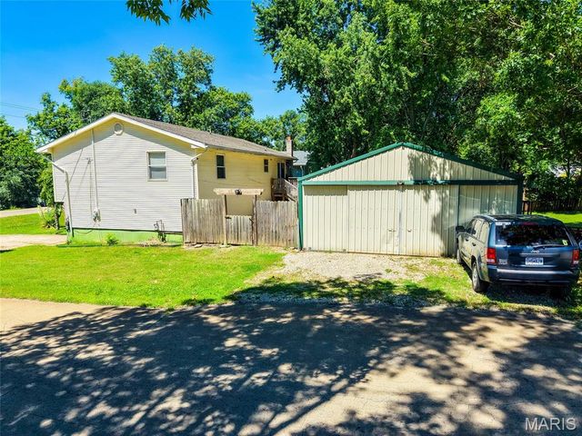 1307 E Chestnut Street, Desloge, MO 63601