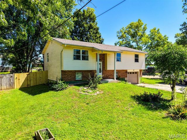 1307 E Chestnut Street, Desloge, MO 63601