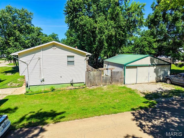1307 E Chestnut Street, Desloge, MO 63601