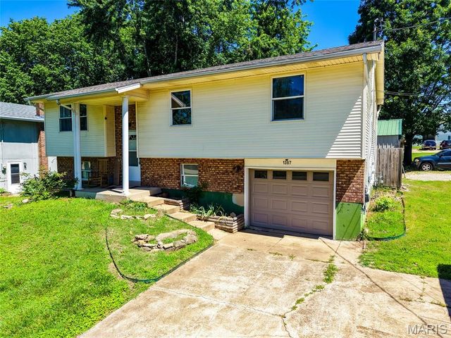 1307 E Chestnut Street, Desloge, MO 63601