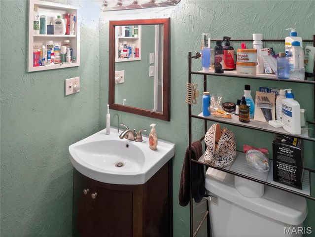1307 E Chestnut Street, Desloge, MO 63601