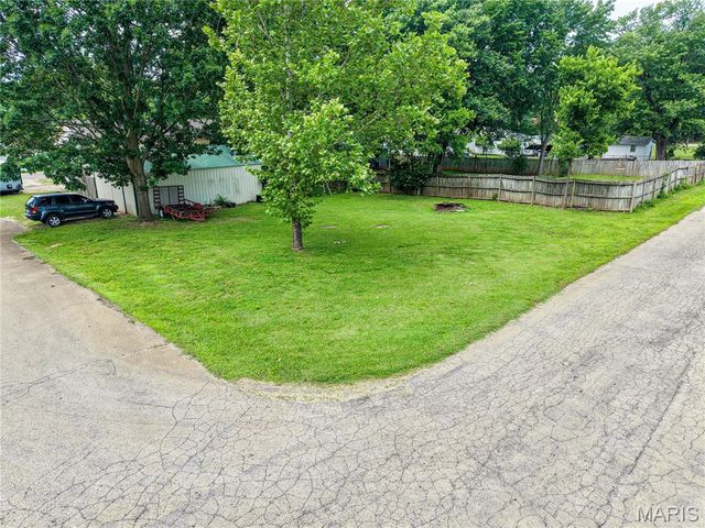 1307 E Chestnut Street, Desloge, MO 63601