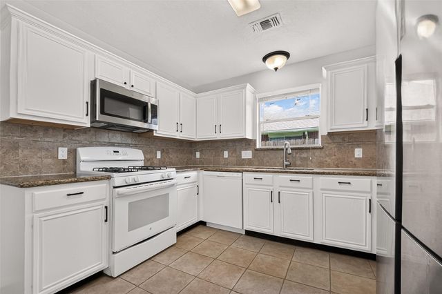 9710 Berkshire Trace, Pearland, TX 77584