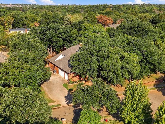 1 N Crosstimber Trail, Edmond, OK 73034