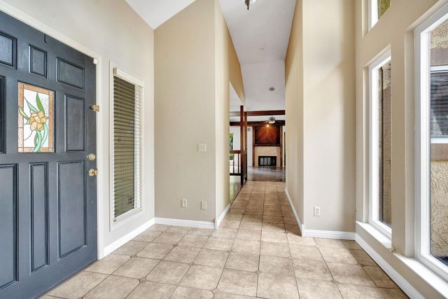 674 E Cole Avenue, Fresno, CA 93720