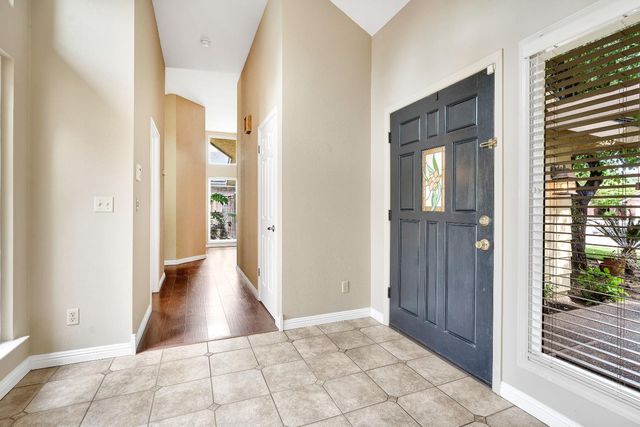 674 E Cole Avenue, Fresno, CA 93720