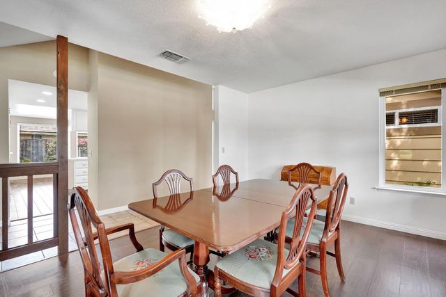 674 E Cole Avenue, Fresno, CA 93720