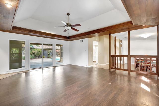 674 E Cole Avenue, Fresno, CA 93720