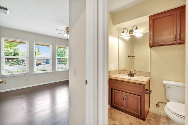 674 E Cole Avenue, Fresno, CA 93720