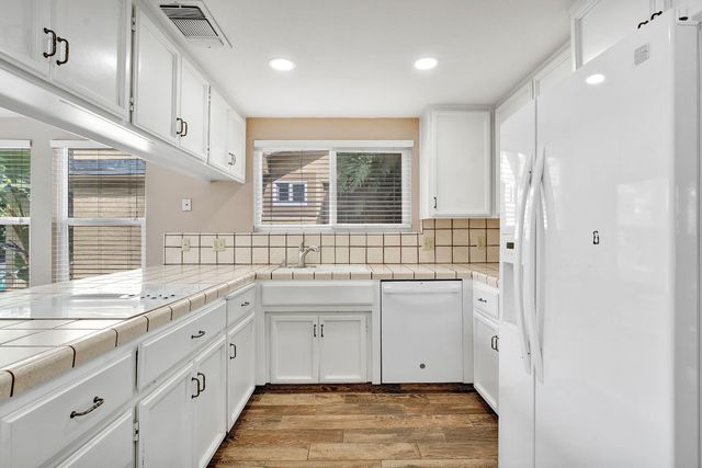 674 E Cole Avenue, Fresno, CA 93720