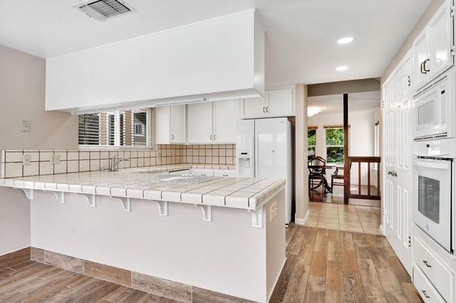 674 E Cole Avenue, Fresno, CA 93720