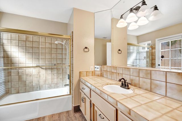 674 E Cole Avenue, Fresno, CA 93720