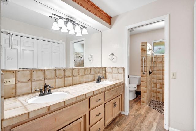 674 E Cole Avenue, Fresno, CA 93720